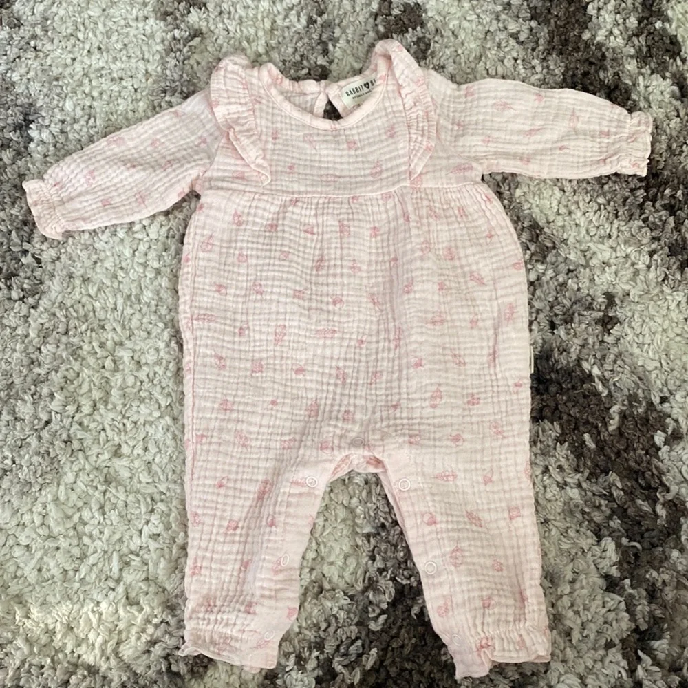 3/$15 SALE RABBIT + BEAR ORGANIC COTTON PINK LEAF JUMPER 0-3 MONTHS